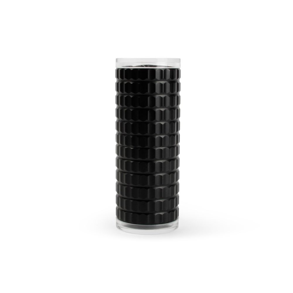 Ένας μύλος μπαχαρικών με ραβδώσεις μαύρος σε λευκό φόντο