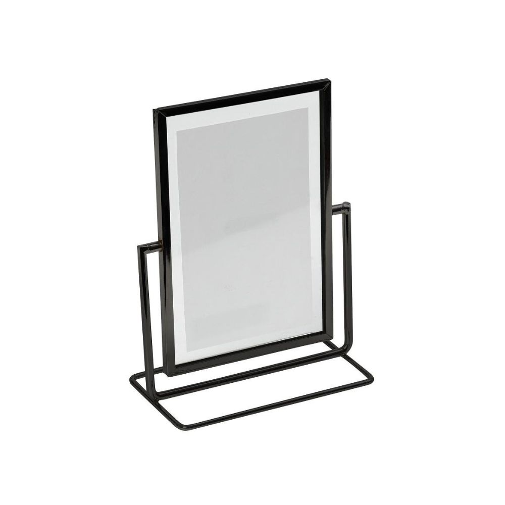 Μία μεταλλική μαύρη κορνίζα διπλής όψης κάθετη